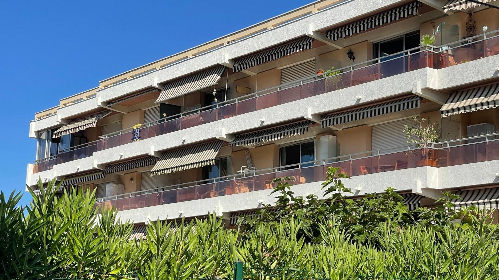 Studio Vue Mer - Terrasse - Parking - Plage Apartment Juan-les-Pins Exterior photo