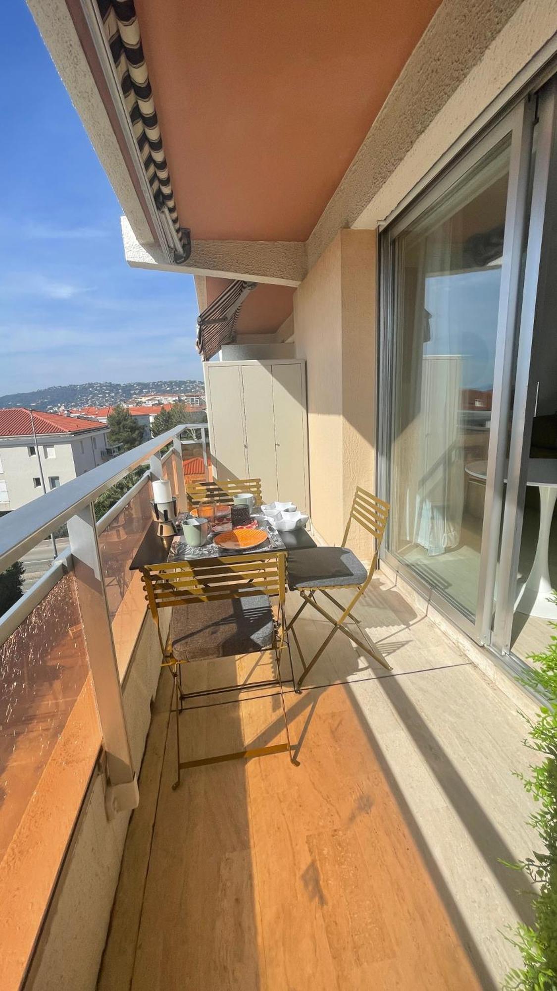 Studio Vue Mer - Terrasse - Parking - Plage Apartment Juan-les-Pins Exterior photo